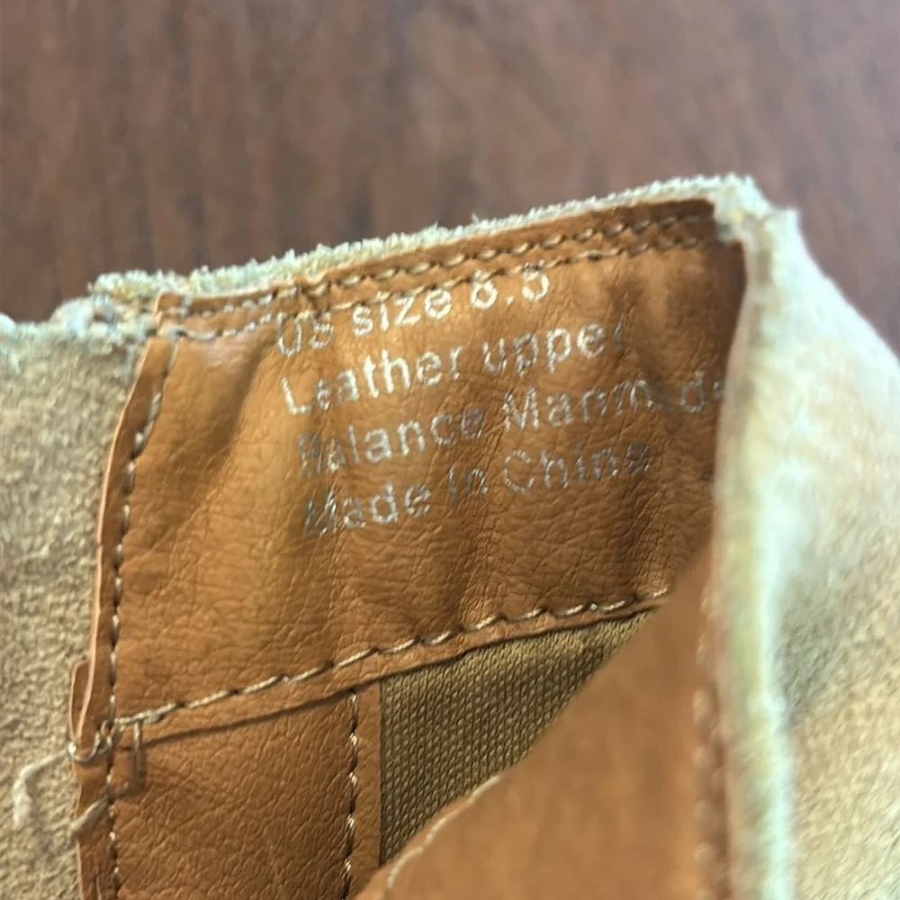 Very Volatile Los Angeles Suede Leather Ankle Boots Booties Tan Size 8.5